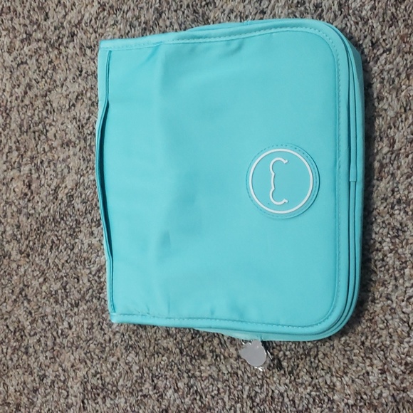 Sugarbear Handbags - NWOT Sugarbear Travel Bag